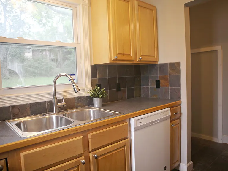 8725 Sleepy Hollow Rd — Photo 5