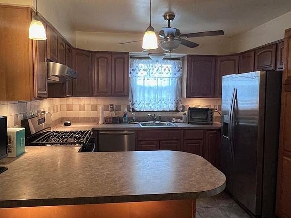 3rd image of 263 Colonial Pl