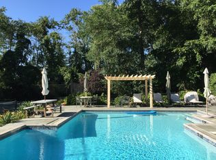 3 Great Meadow Rd, Locust Valley, NY 11560