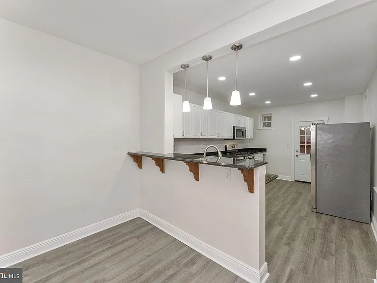 5426 Webster St — Photo 10