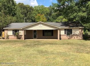 110 Dogwood Hts UNIT B, Batesville, MS 38606