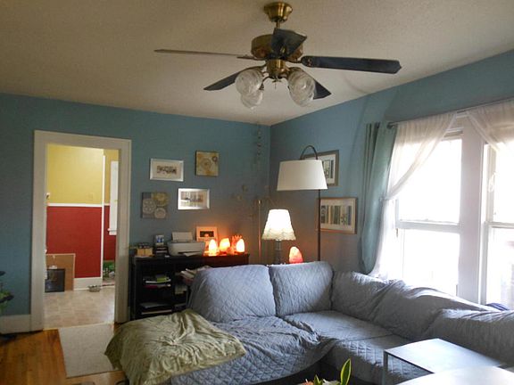 3rd image of 517 5th St SE