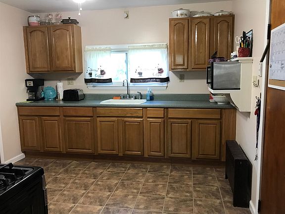 2nd image of 669 Garden Ave