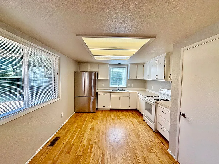 5518 151st Pl SW — Photo 2
