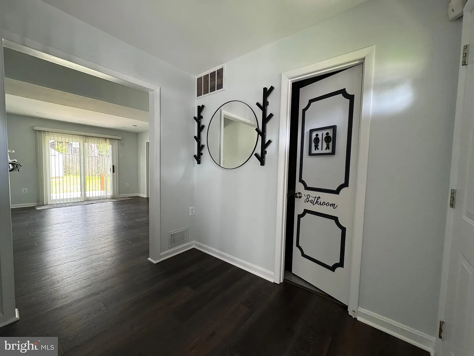 4 bed, 2.5 bath, 1870 sqft, $3,300 — Photo 3