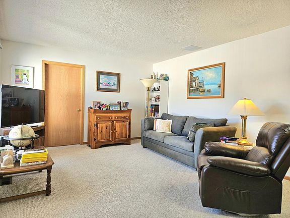 4th image of 19204 Freeport Ct NW #1