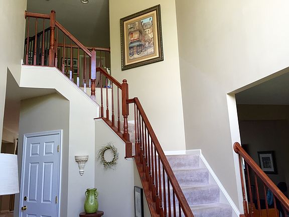 3rd image of 639 Holly Crest Dr