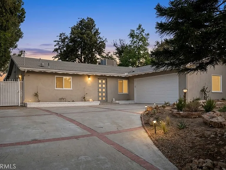 20516 Clark St — Photo 26