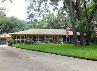 3 Pine Cir, La Marque, TX 77568