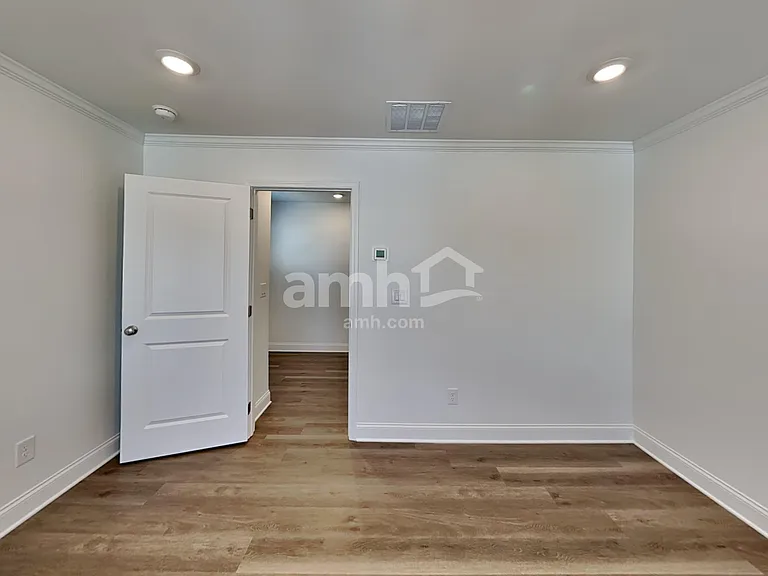 1025 Highland Walk — Photo 13