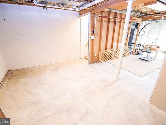 Walkout Basement with washer/dryer & walk-in closets