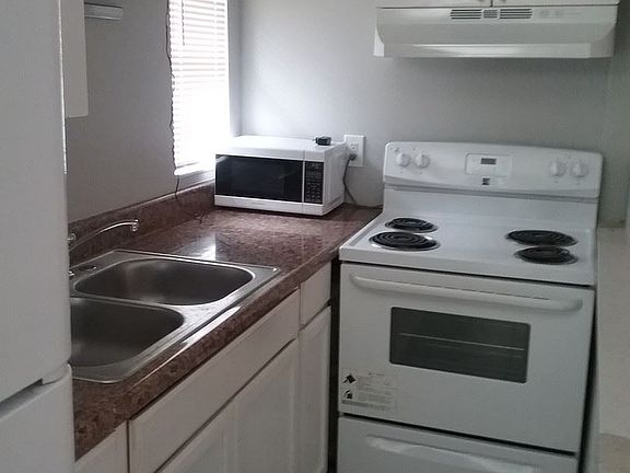 3rd image of 5750 Chipola Cir #A