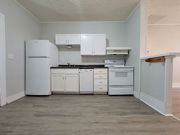 4th image of 401 Main St #8