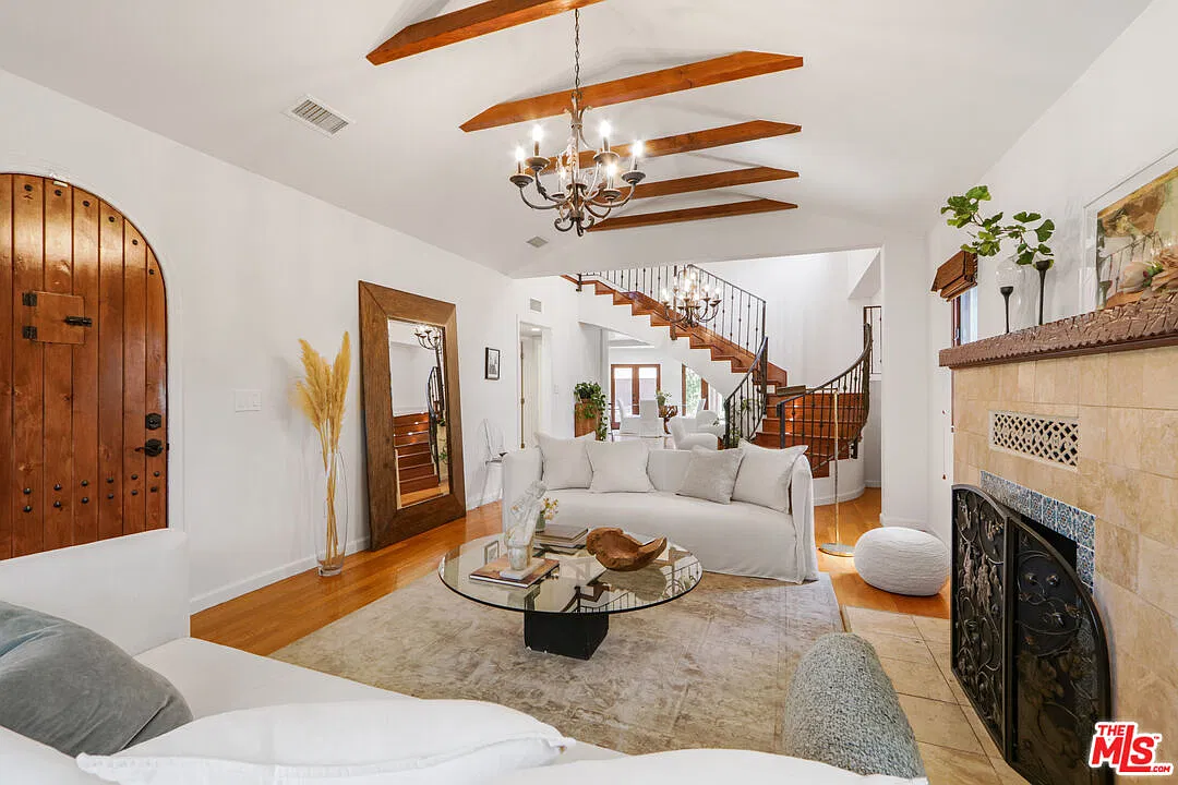 3 bed, 3.0 bath, 2491 sqft, $9,500 — Photo 4