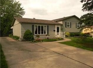 9002 W 100th Ter, Overland Park, KS 66212