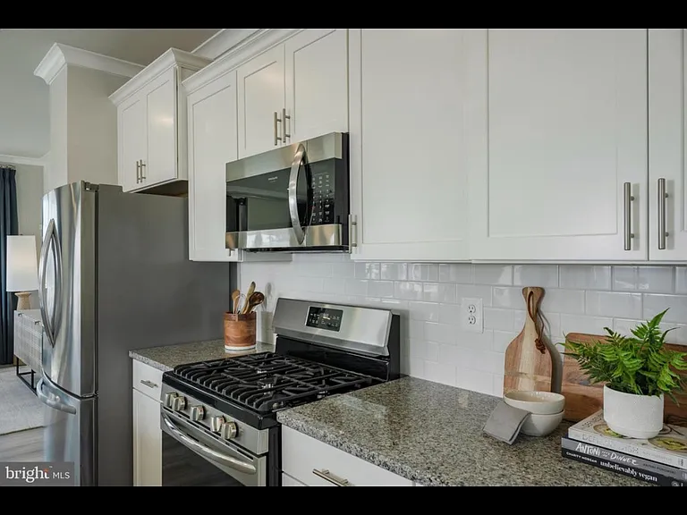 2191 Winterberry Ln — Photo 3