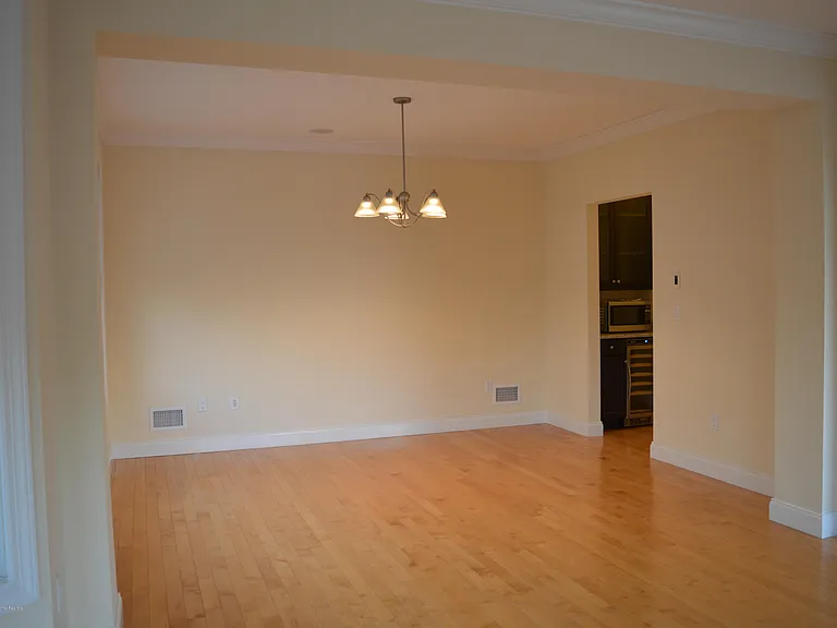 606 Park Ave — Photo 13