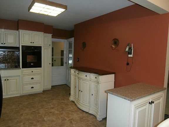 3rd image of 2772 Marion St