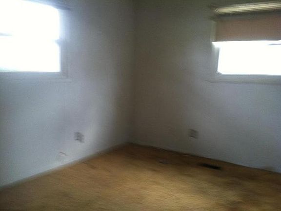 4th image of 4075 Fleetwood Dr