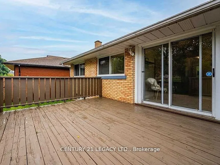 224 River Rd E — Photo 9