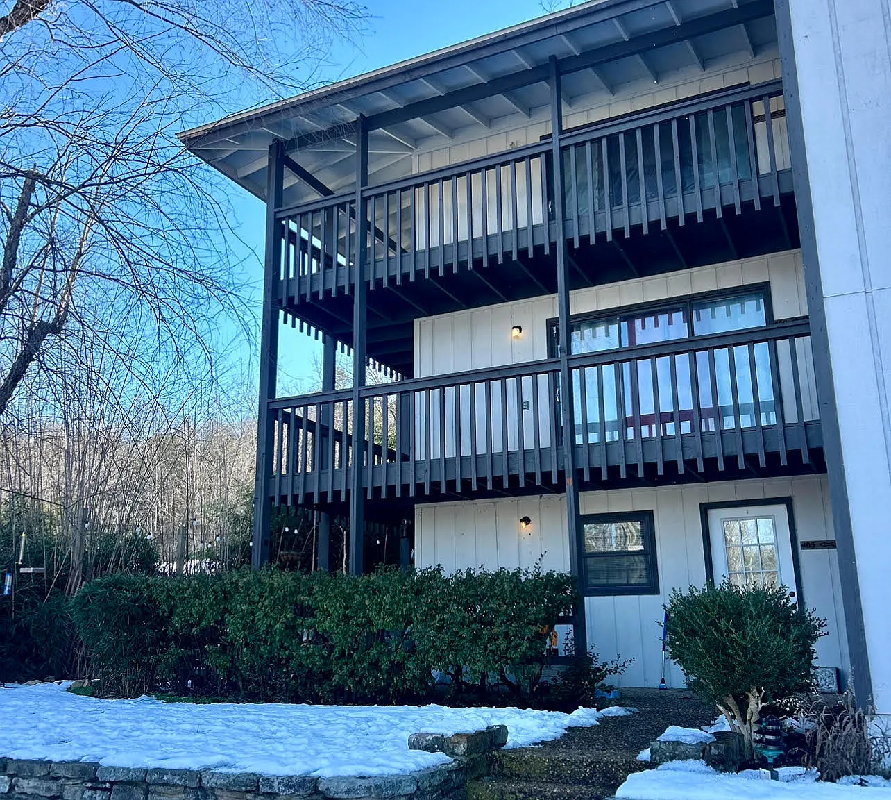 Hillside Apartments — Photo 1