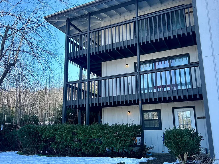 86 Hillside Dr — Photo 1