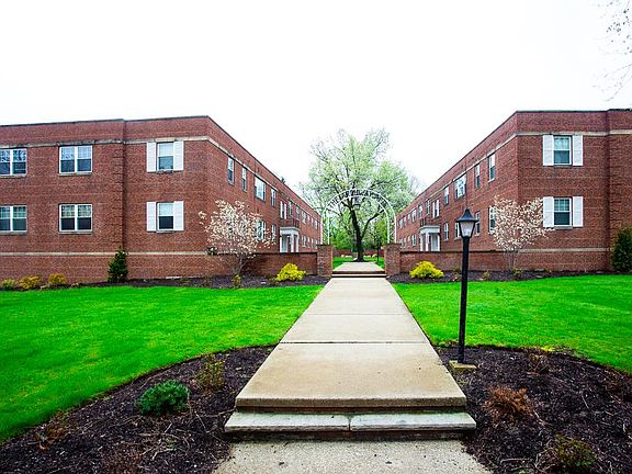 3rd image of 16015 Van Aken Blvd APT 103