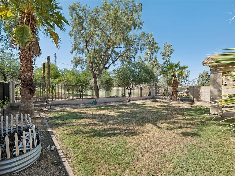 2519 E Fremont Rd — Photo 3