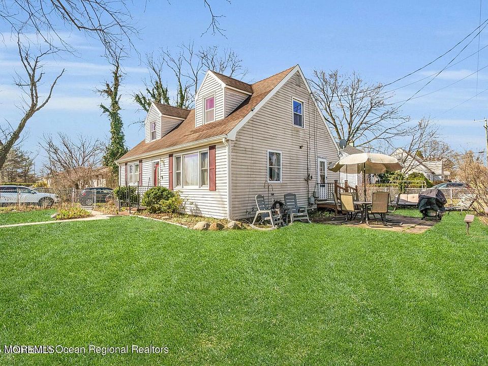2nd image of 938 Wright Avenue