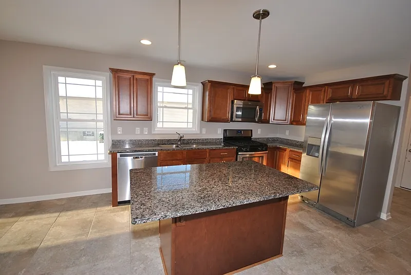3 bed, 2.5 bath, 1929 sqft, $3,200 — Photo 2