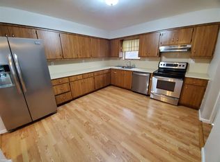 42 Matthew St, Farmingdale, NY 11735