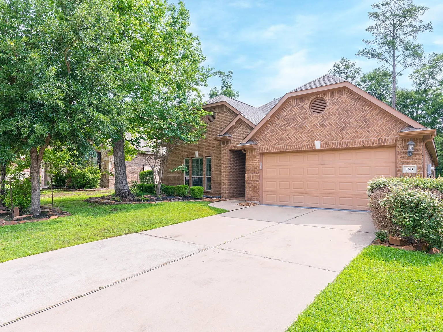 4 bed, 3.0 bath, 3175 sqft, $3,100 — Photo 2
