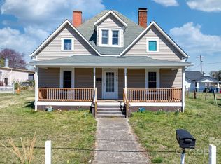 1810 1st Ave SW, Hickory, NC 28602