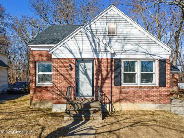 27 Crescent Drive, Albany, NY 12208