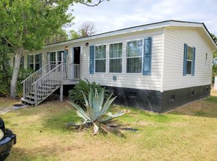 295 Diamond City Dr, Harkers Island, NC 28531