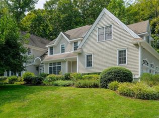 8 White Oak Ln, Chappaqua, NY 10514