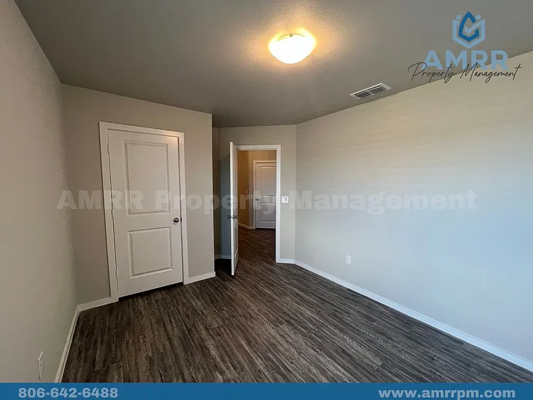 2105 N Avenue K — Photo 16
