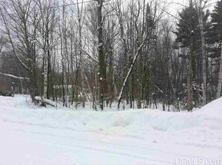 Kinston Dr, Munising, MI 49862