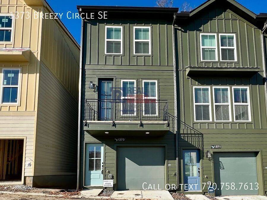 1st image of 1373 Breezy St SE