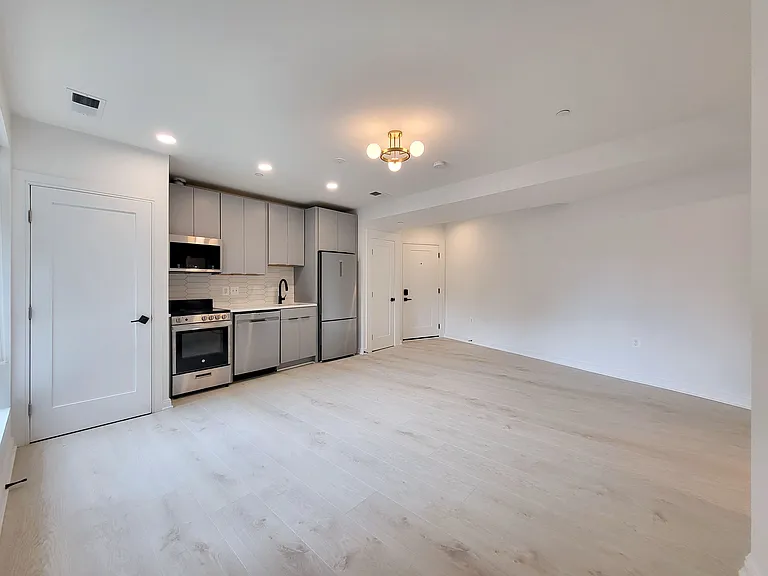 4710 41st St NW #201 — Photo 6
