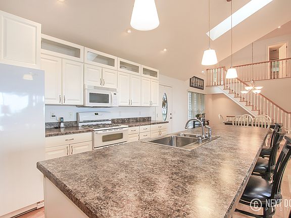 5th image of 5149 Rosabelle Beach Ave