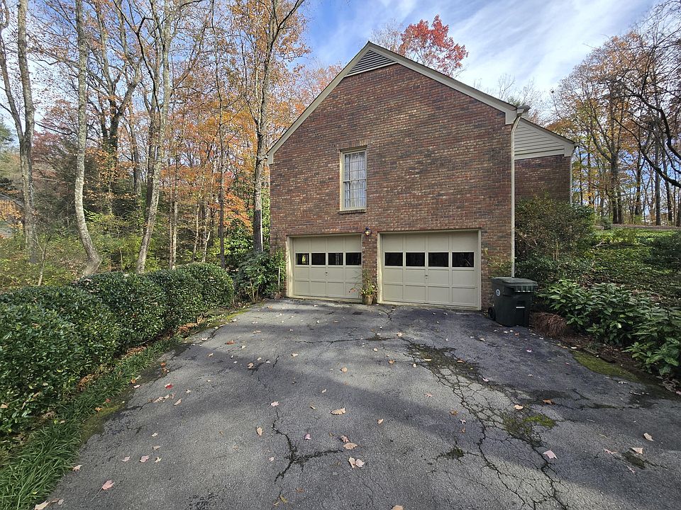 2nd image of 102 Malcolm Ln