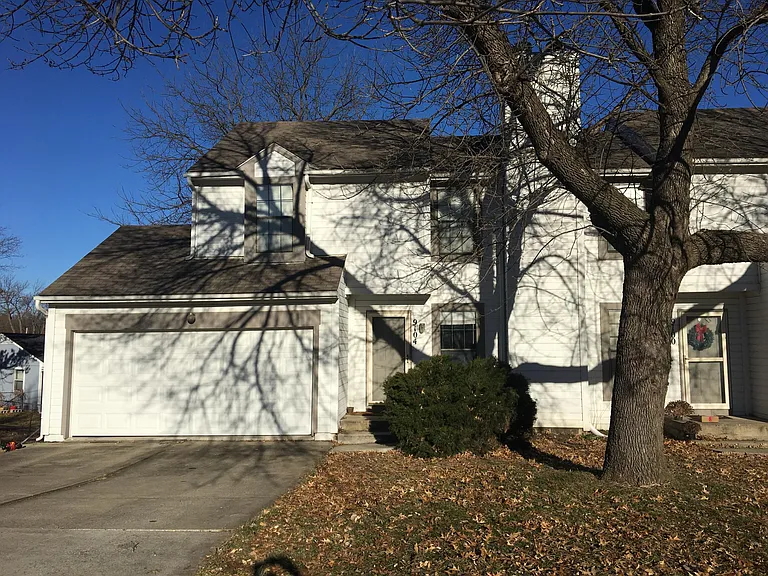 9104 Elmhurst Dr — Photo 1