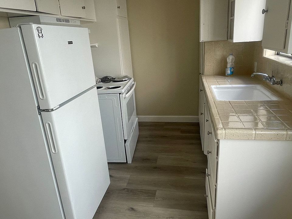 1st image of 446 S 11th St APT 2