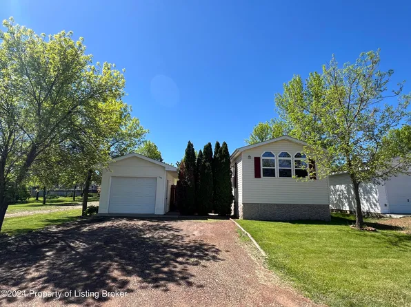 586 Palomino Ln, Dickinson, ND 58601