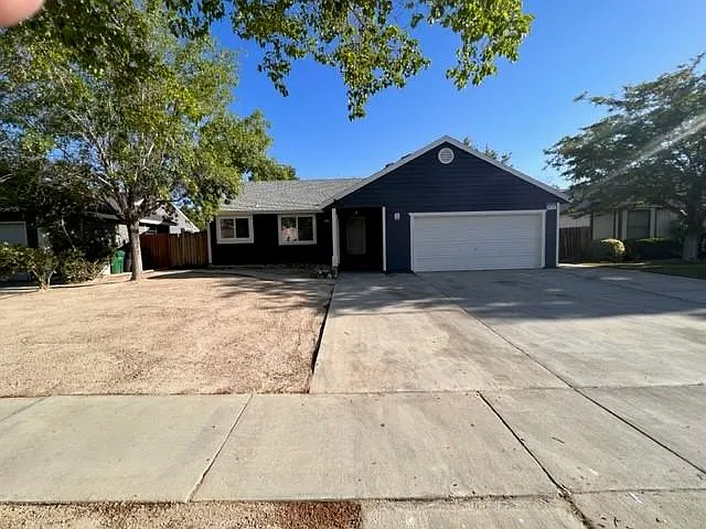 1177 E Avenue J5 — Photo 2