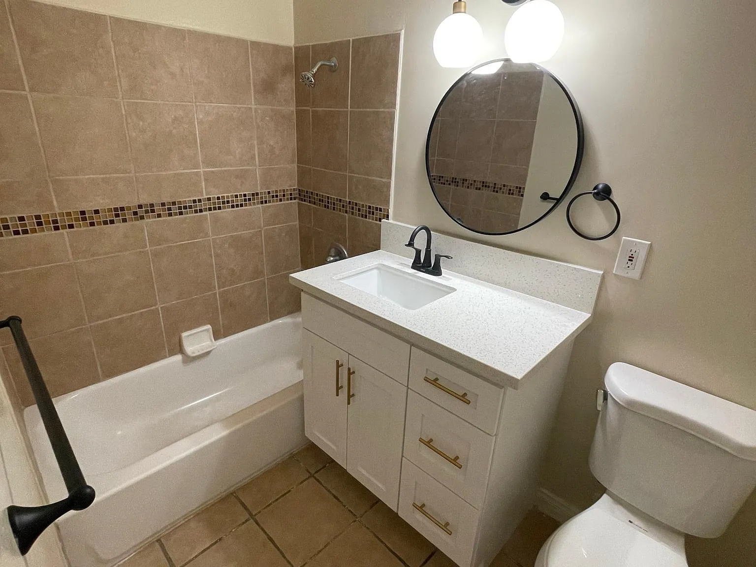 1853 Harbor Ave — Photo 4