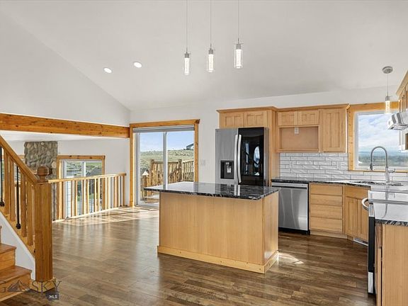 3rd image of 1960 Coyote Ridge Rd N