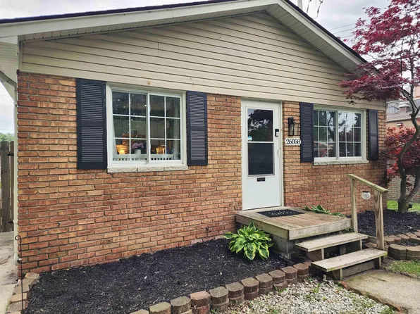 26058 Lamour St, Harrison Township, MI 48045