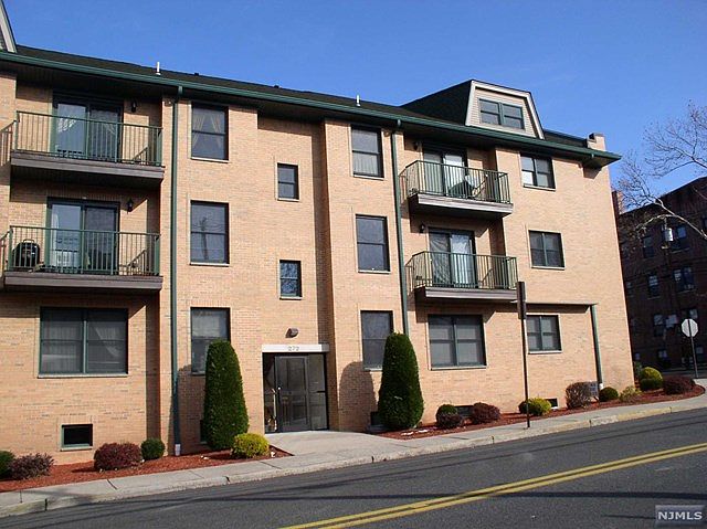 2nd image of 272 Union Ave #2